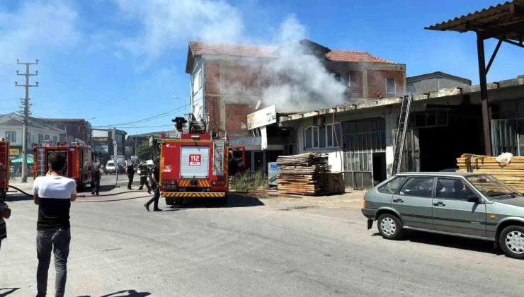 Serdivan’da Metal Otomatik Kapı Sistemleri Dükkanında Yangın Çıktı